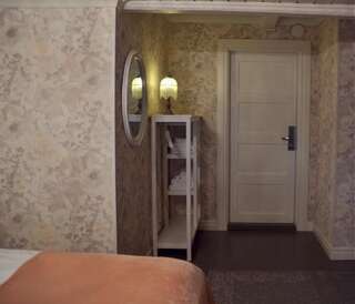 Отель Putiikkihotelli Kemi 1932 Кеми Двухместный номер с 2 отдельными кроватями и общей ванной комнатой-4
